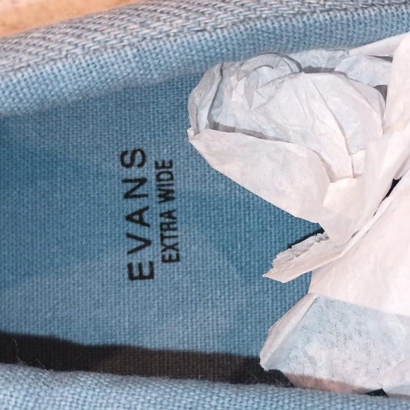 Avenue Sheila 2 Denim Knot Canvas Sneakers by Evans  Size US 8 Xtra Wide  NWT - Picture 8 of 9